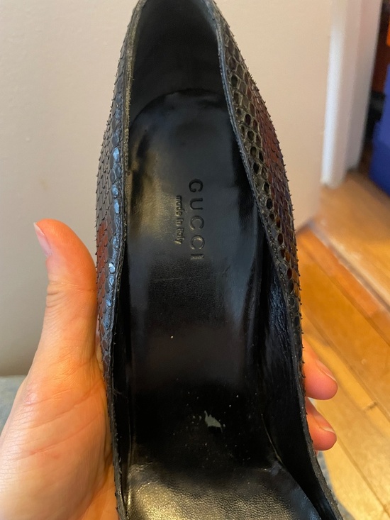 Genuine Snakeskin Authentic Gucci Pumps size 7.5